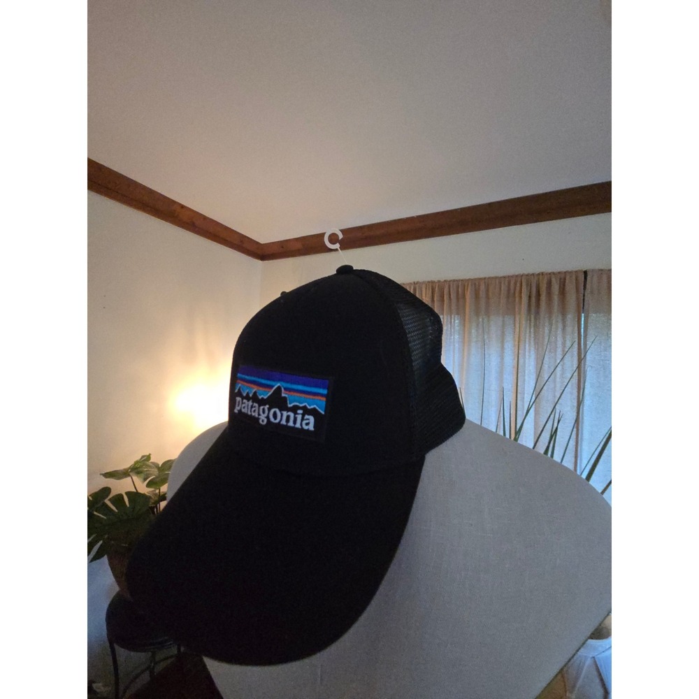 NEW - PATAGONIA P-6 Logo Trucker Hat Black Mesh Snapback Cap